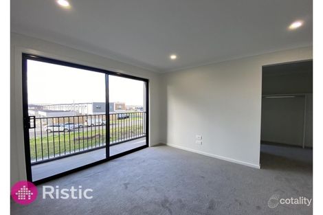 Property photo of 14 Kronos Walk Wollert VIC 3750