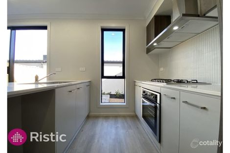Property photo of 14 Kronos Walk Wollert VIC 3750