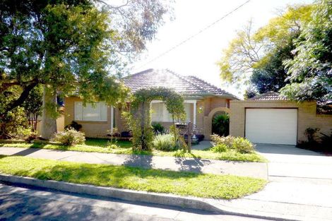 2 Meadowland Rd, Peakhurst, NSW 2210