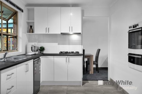 Property photo of 2 Rupertswood Rise Narre Warren South VIC 3805