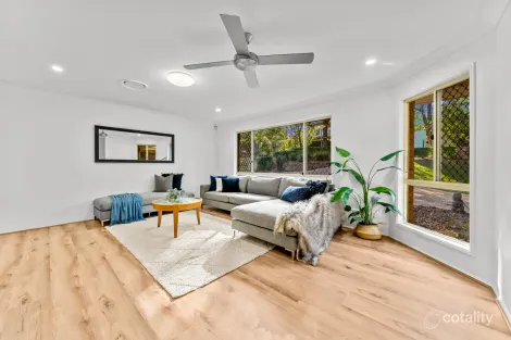 Property photo of 11 Franquin Crescent Kuraby QLD 4112