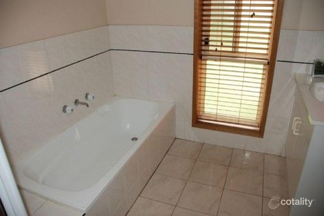 Property photo of 1/10 Thrush Court West Wodonga VIC 3690