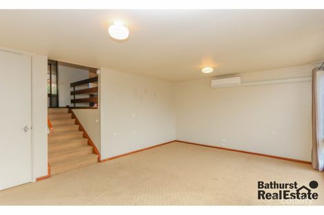 Property photo of 24 Middlemiss Place Windradyne NSW 2795