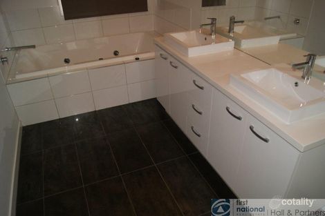 Property photo of 79 Charlbury Crescent Cranbourne North VIC 3977