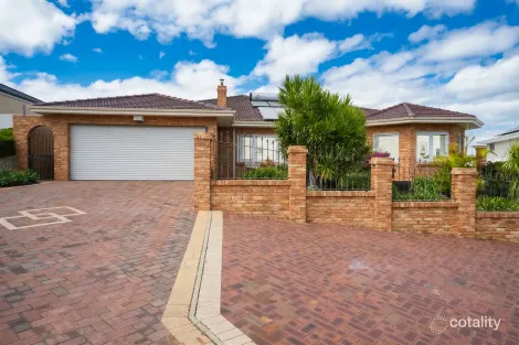 Property photo of 30 Spinnaker Drive Ocean Reef WA 6027