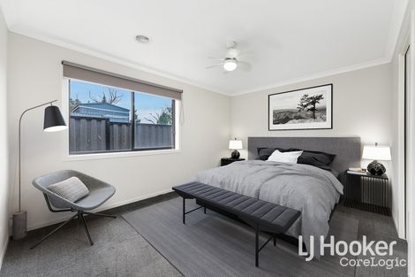 Property photo of 25 Botham Crescent Pakenham VIC 3810