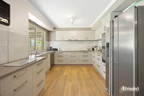 Property photo of 3 Timbertop Rise Maiden Gully VIC 3551