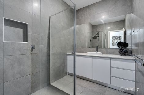 Property photo of 11 Banjolina Circuit Craigieburn VIC 3064