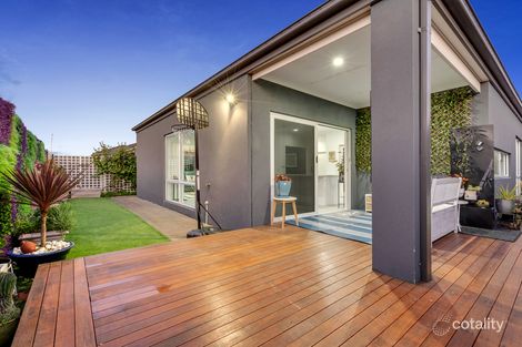 Property photo of 11 Banjolina Circuit Craigieburn VIC 3064