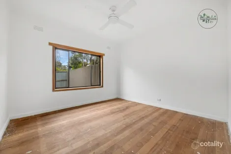 Property photo of 8 Walker Drive Spring Gully VIC 3550
