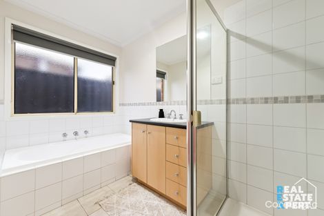 Property photo of 11 Chatswood Drive Narre Warren South VIC 3805