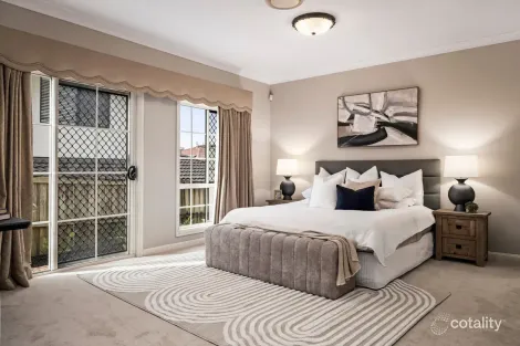 Property photo of 8 Oakwood Way Carindale QLD 4152