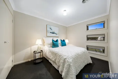 Property photo of 2 Canyon Avenue Clyde VIC 3978