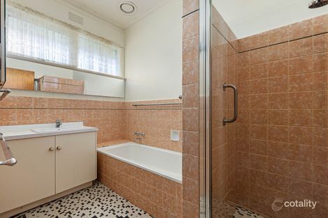 Property photo of 16 Browns Parade Wendouree VIC 3355