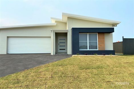Property photo of 17 Burleigh Crescent Woolgoolga NSW 2456