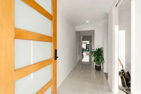 Property photo of 98 Sunny Crescent Ripley QLD 4306