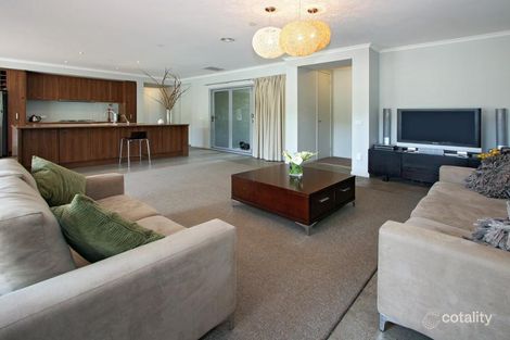 Property photo of 1 Nengerman Court Park Orchards VIC 3114