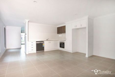 2/1 Magpie Cres, Redbank Plains, QLD 4301