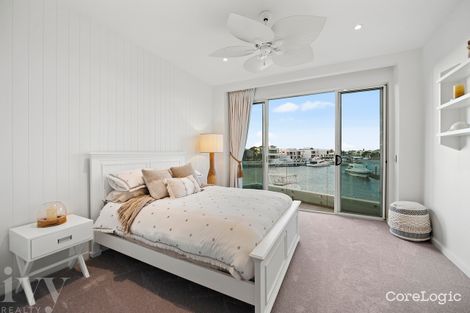 Property photo of 10 King Charles Drive Paradise Point QLD 4216