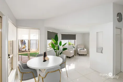 Property photo of 8 Hampshire Close Carindale QLD 4152