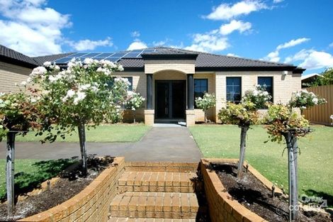 10 Teakwood Loop, Thornlie, WA 6108