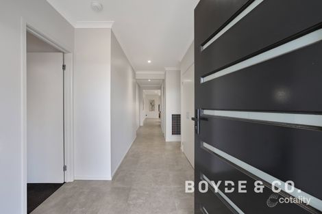 Property photo of 11 Cinnamon Street Drouin VIC 3818