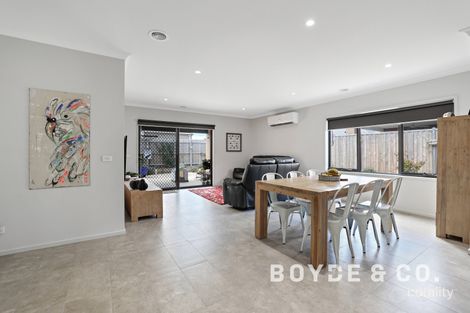 Property photo of 11 Cinnamon Street Drouin VIC 3818