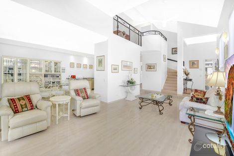 27/2 BRONBERG CT, SOUTHPORT, QLD 4215