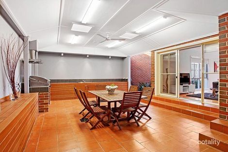 Property photo of 16 Nerissa Grove Oak Park VIC 3046