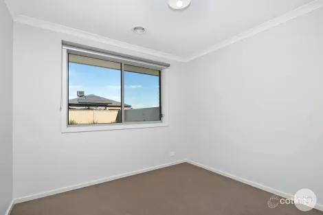 Property photo of 5 Masters Drive Winter Valley VIC 3358