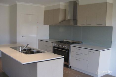 Property photo of 19 Autumn Fields Drive Cranbourne North VIC 3977