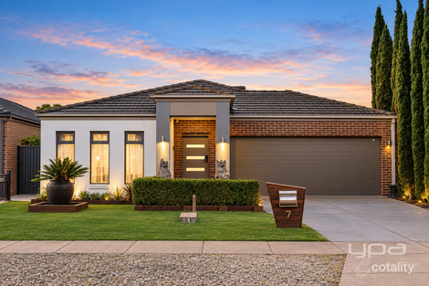 7 DERHAM DR, POINT COOK, VIC 3030