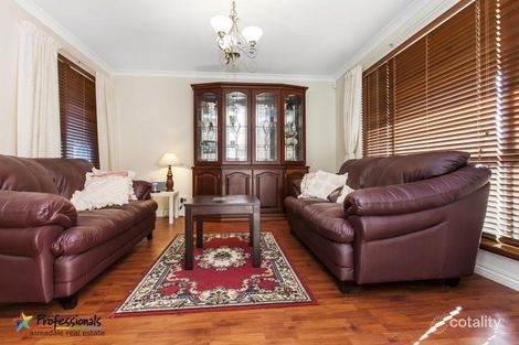Property photo of 5 Chateau Court Mount Richon WA 6112