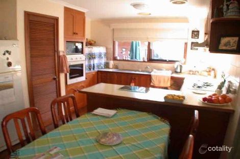 Property photo of 5 Farrer Close Cranbourne VIC 3977