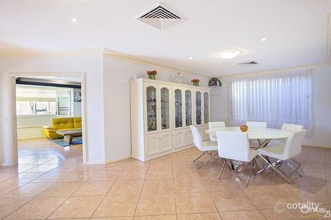 Property photo of 10 Dirk Close Green Valley NSW 2168