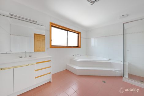 Property photo of 5 Hyde Close Illawong NSW 2234