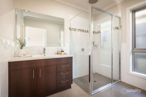 Property photo of 3 Pembroke Crescent Wodonga VIC 3690