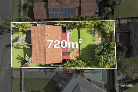 Property photo of 12 Sefton Place Robina QLD 4226