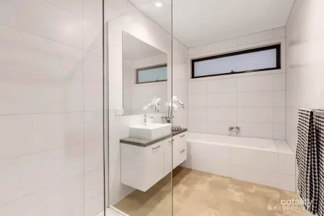 Property photo of 1/763 Doncaster Road Doncaster VIC 3108