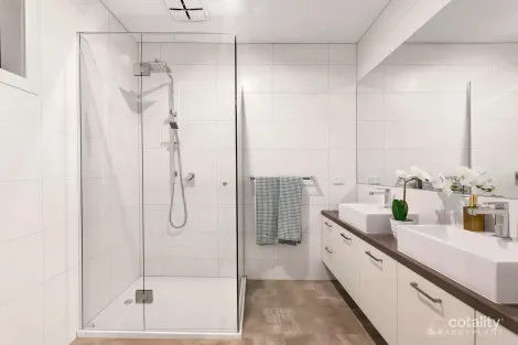 Property photo of 1/763 Doncaster Road Doncaster VIC 3108