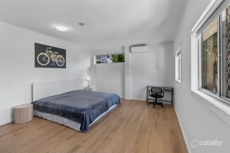 Property photo of 17 Thomas Drive Surfers Paradise QLD 4217