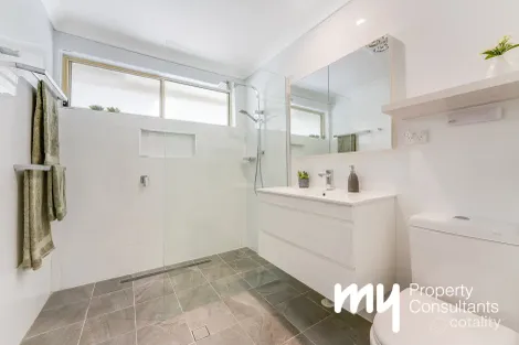 Property photo of 19 Manooka Crescent Bradbury NSW 2560