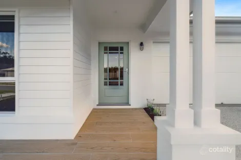 Property photo of 10 Mulberry Place Landsborough QLD 4550