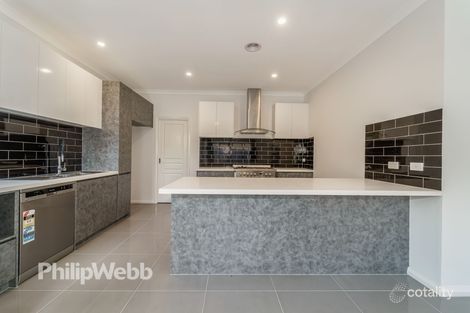 Property photo of 40 Jordan Grove Glen Waverley VIC 3150