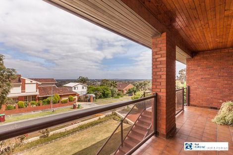 Property photo of 15 Johnson Place Endeavour Hills VIC 3802