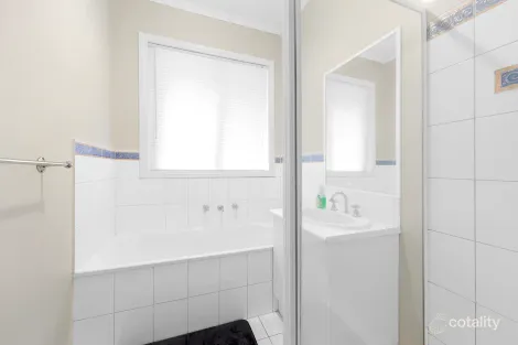 Property photo of 9 Simpson Place Caroline Springs VIC 3023
