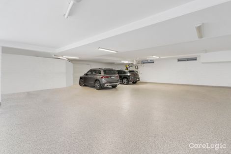 Property photo of 11 Knightsbridge Parade East Paradise Point QLD 4216