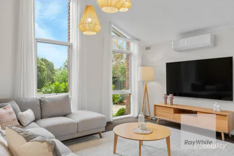Property photo of 10 Penrith Crescent Bundoora VIC 3083