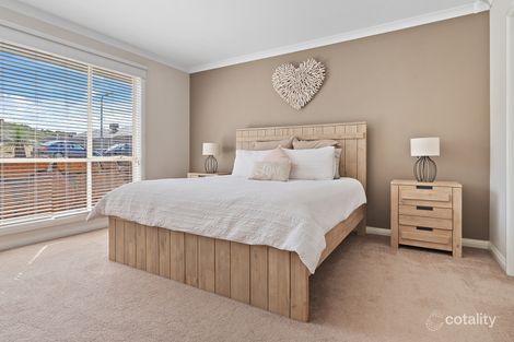 Property photo of 19 Currington Crescent Darley VIC 3340