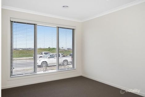 Property photo of 90 Fenway Boulevard Clyde North VIC 3978